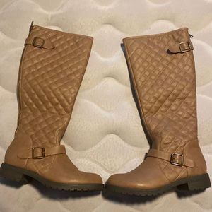 They are size 6 , worn once